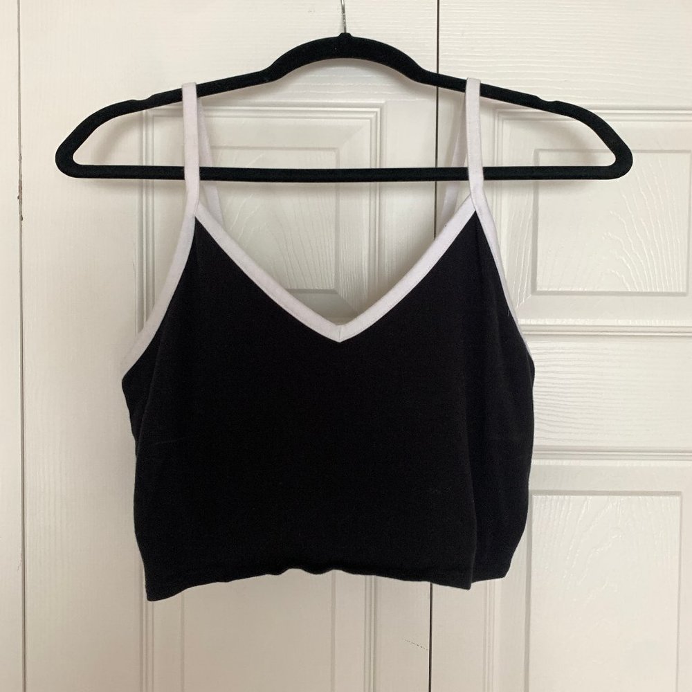 BLACK & WHITE CROP TOP SIZE MEDIUM CHARLOTTE RUSSE COLORBLOCK STYLE